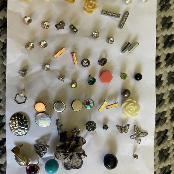 Free earrings with any clothing purchase! - Picture 5 of 10